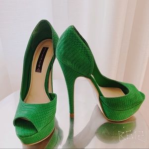 Steve Madden - Green platform peep toe pumps